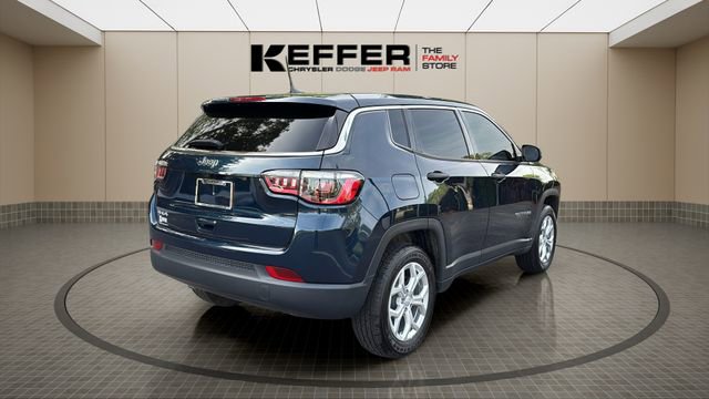 Used 2024 Jeep Compass Sport image 5