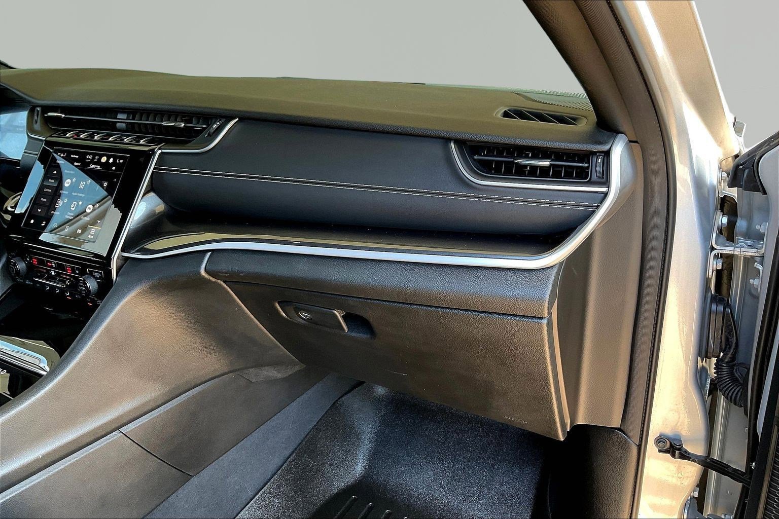 Used 2023 Jeep Grand Cherokee L Laredo AWD/4WD image 26