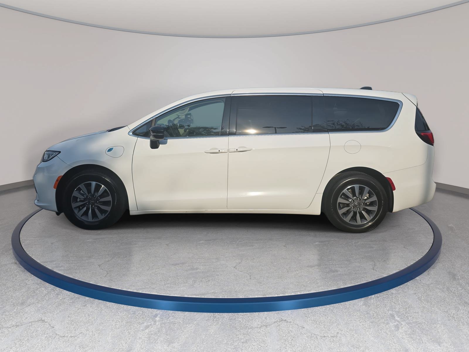 Used 2024 Chrysler Pacifica Limited FWD image 8