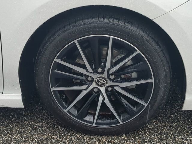 Used 2021 Toyota Camry SE w/ Convenience Package FWD image 11