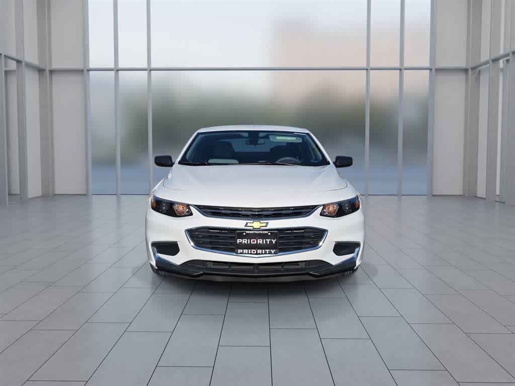 Used 2017 Chevrolet Malibu LS w/ LPO, Convenience Package 2 FWD image 4