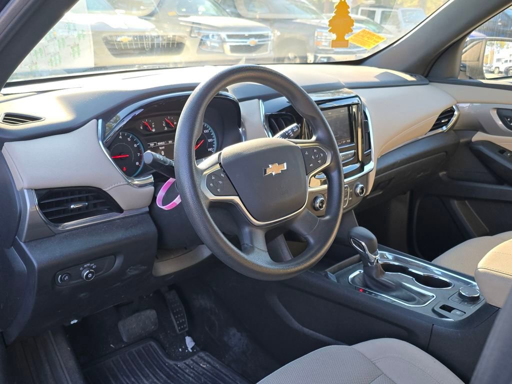 Used 2023 Chevrolet Traverse LS image 12