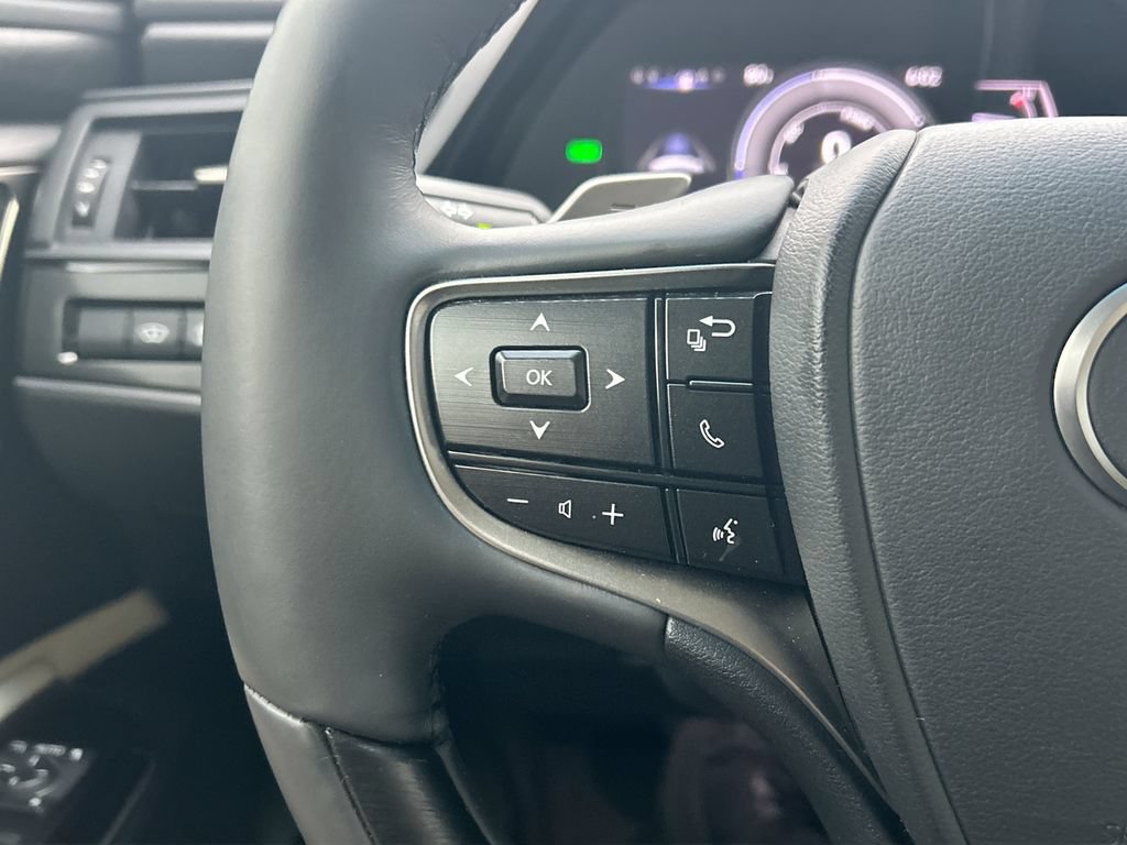 Used 2022 Lexus ES 300h Ultra Luxury w/ Accessory Package 2 FWD image 25