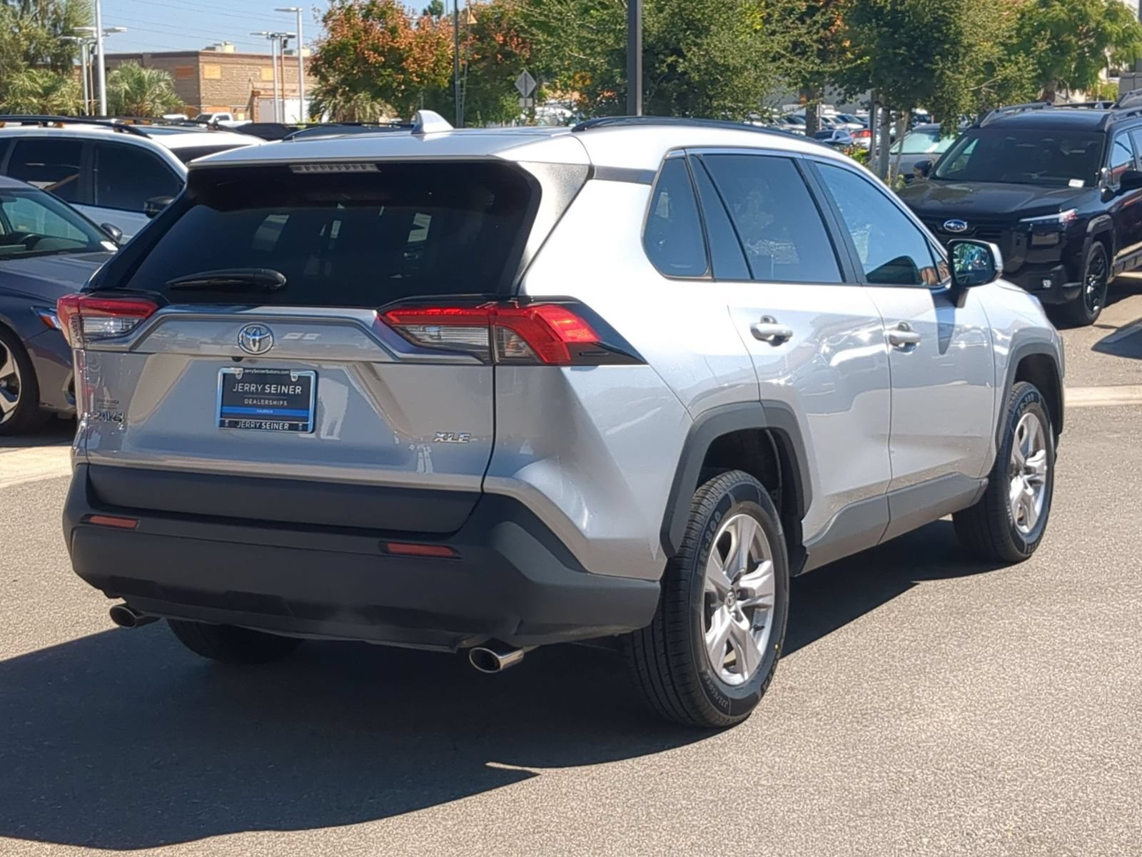 Used 2025 Toyota RAV4 XLE FWD image 5