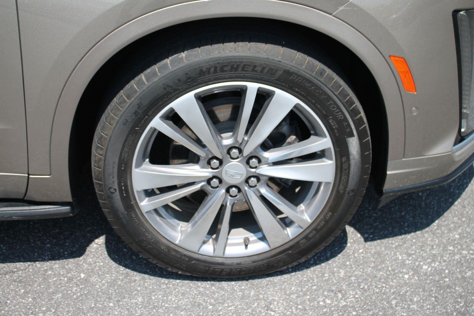 Used 2022 Cadillac XT6 Premium Luxury w/ Technology Package FWD image 35