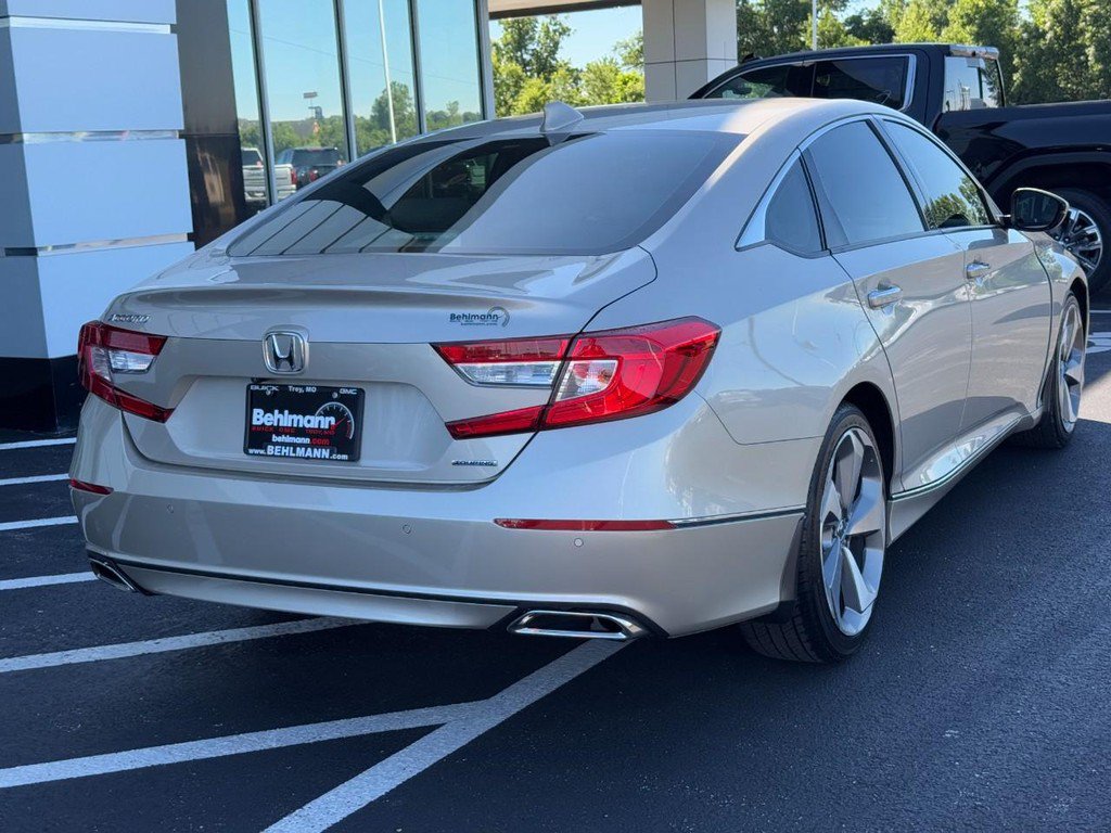 Used 2018 Honda Accord Touring image 4
