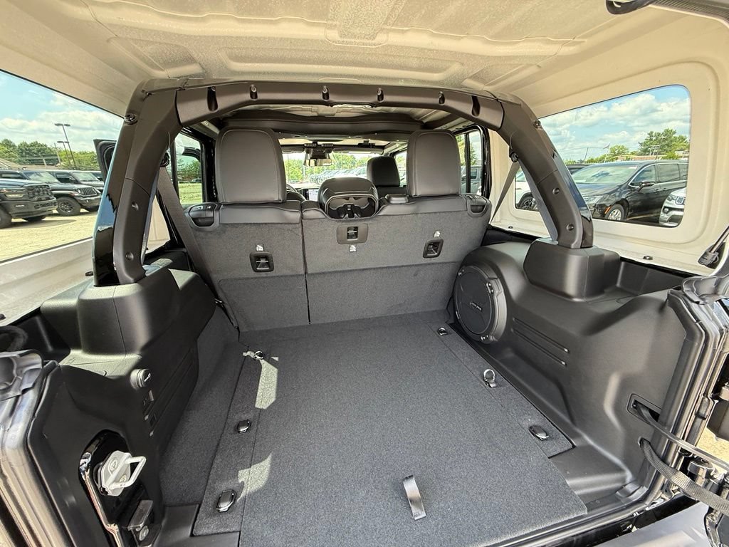 New 2026 Jeep Wrangler Unlimited Sahara AWD/4WD image 25