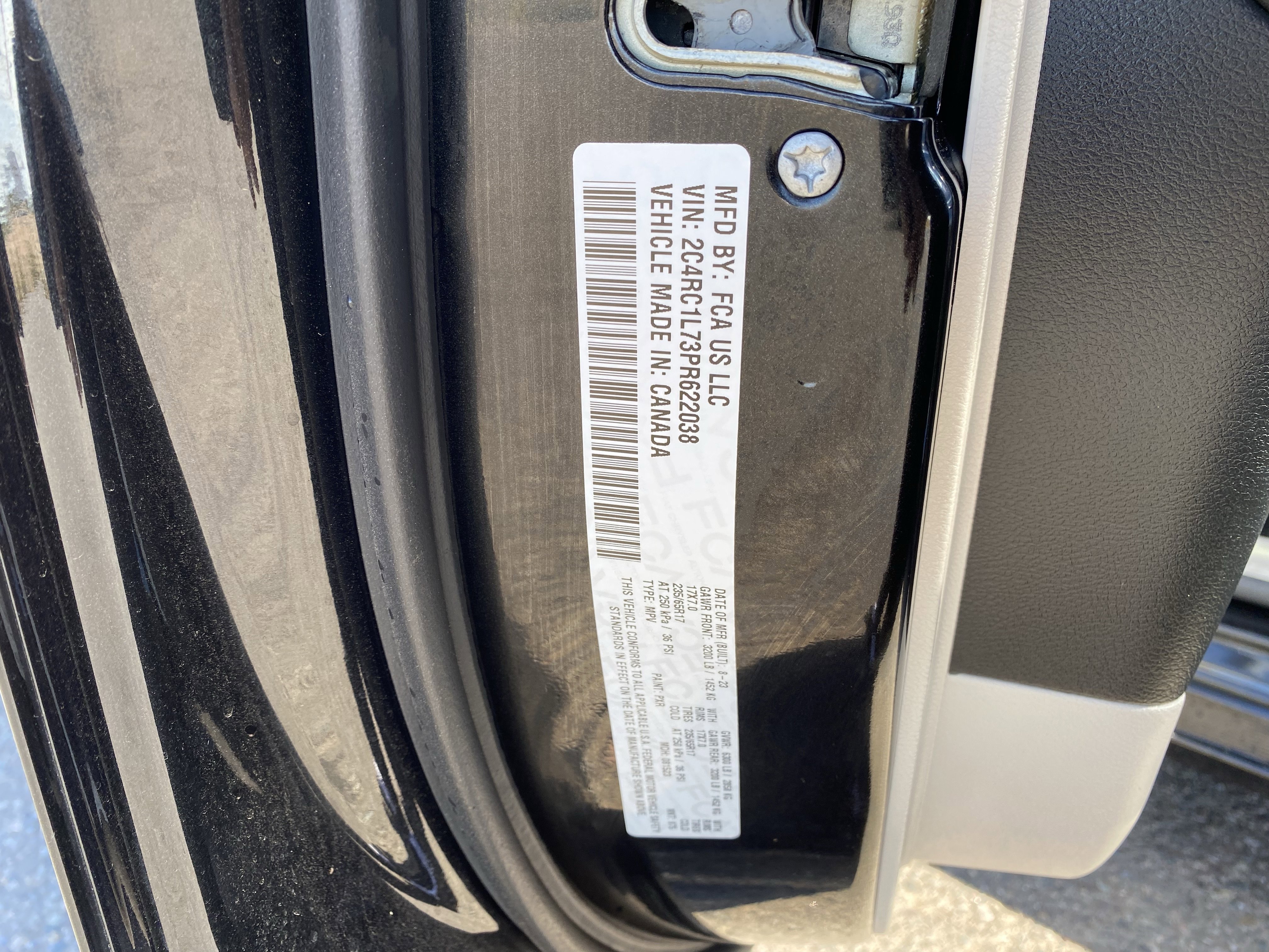 Used 2023 Chrysler Pacifica Touring-L image 32