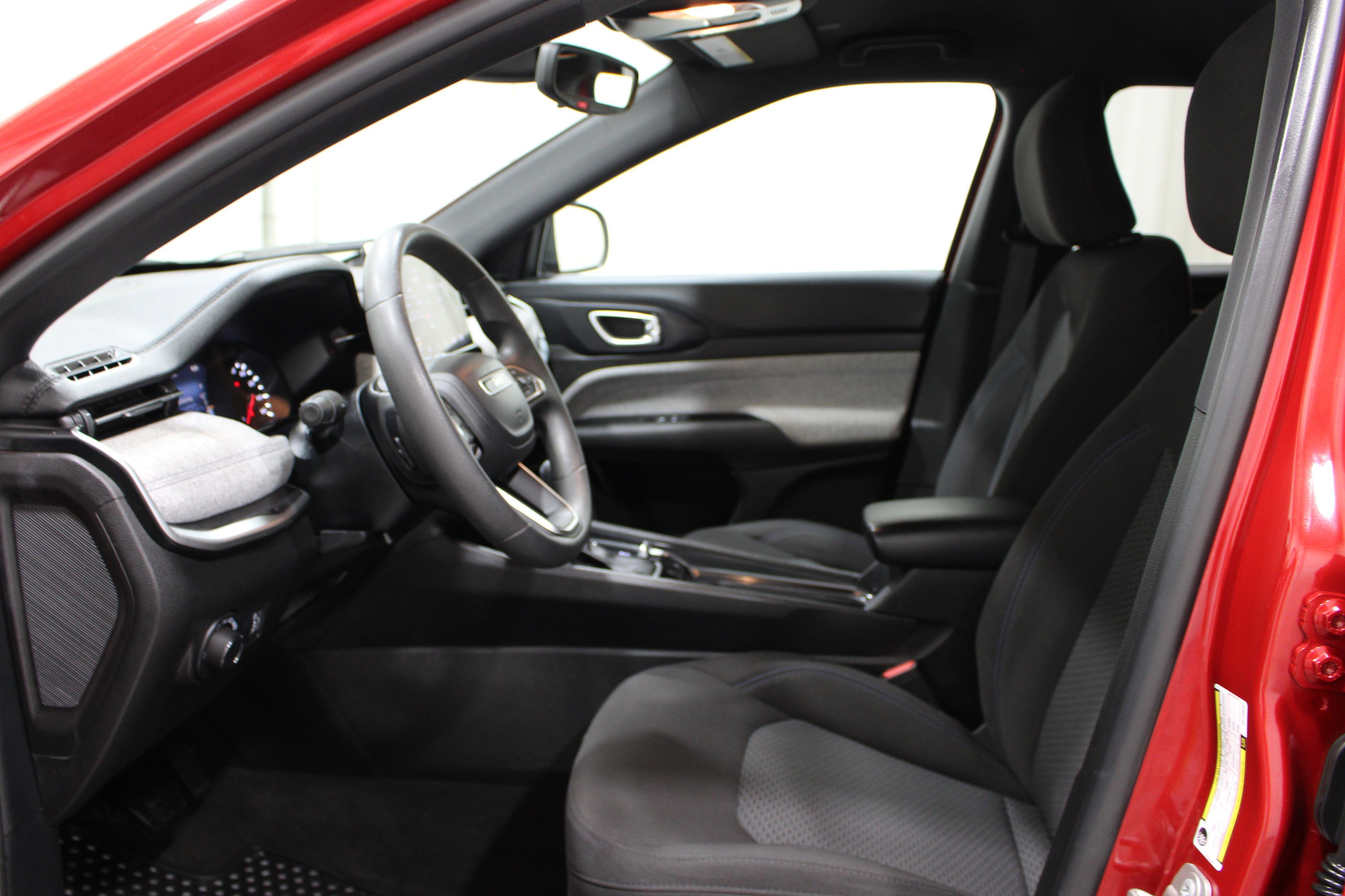 Used 2024 Jeep Compass Sport image 3