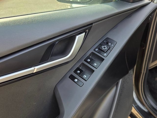 Used 2025 Kia Niro LX FWD image 14