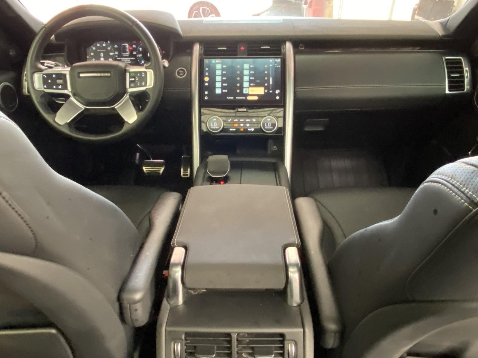 Used 2021 Land Rover Discovery HSE R-Dynamic AWD/4WD image 16