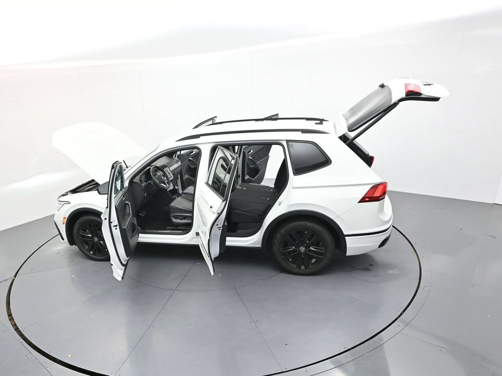 Used 2022 Volkswagen Tiguan SE R-Line FWD image 38