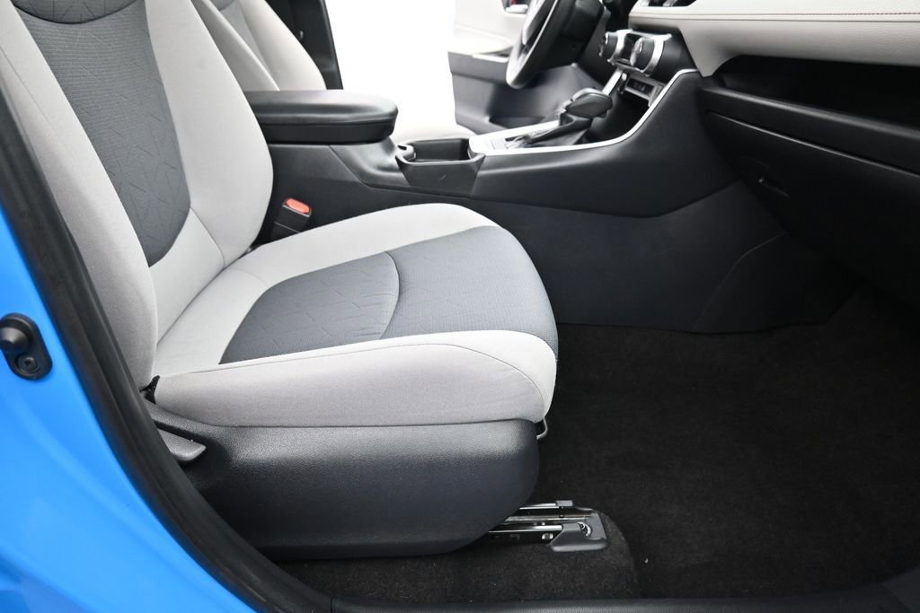Used 2019 Toyota RAV4 XLE w/ Carpet Mat Package AWD/4WD image 17