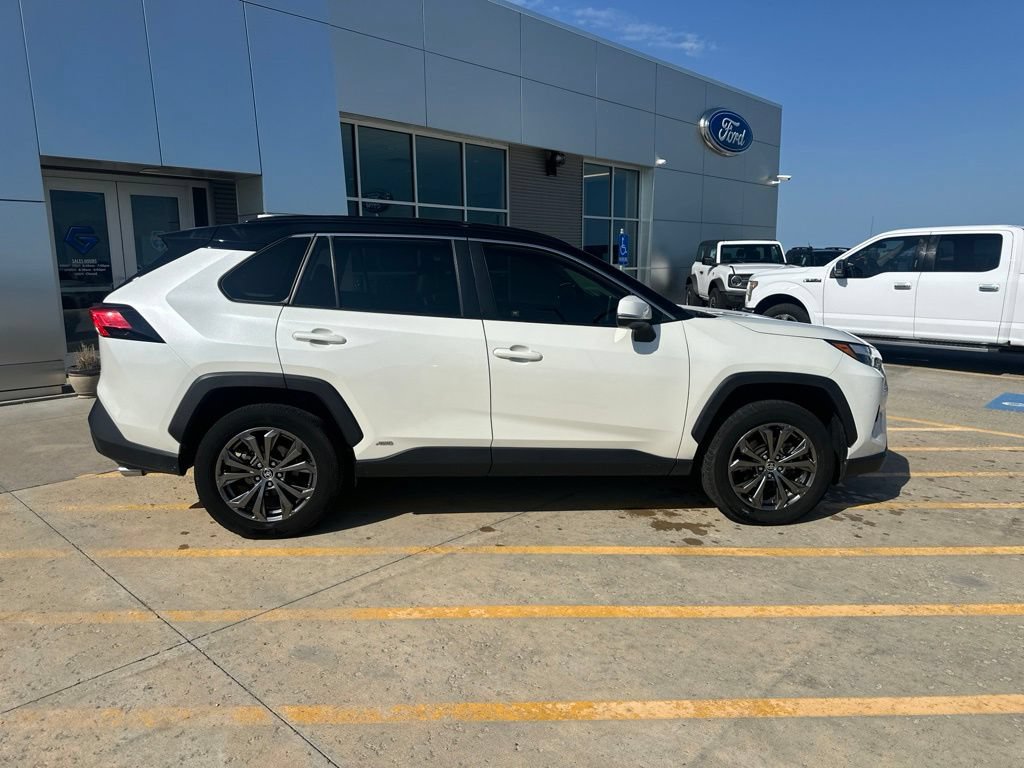 Used 2022 Toyota RAV4 XLE Premium AWD/4WD image 8