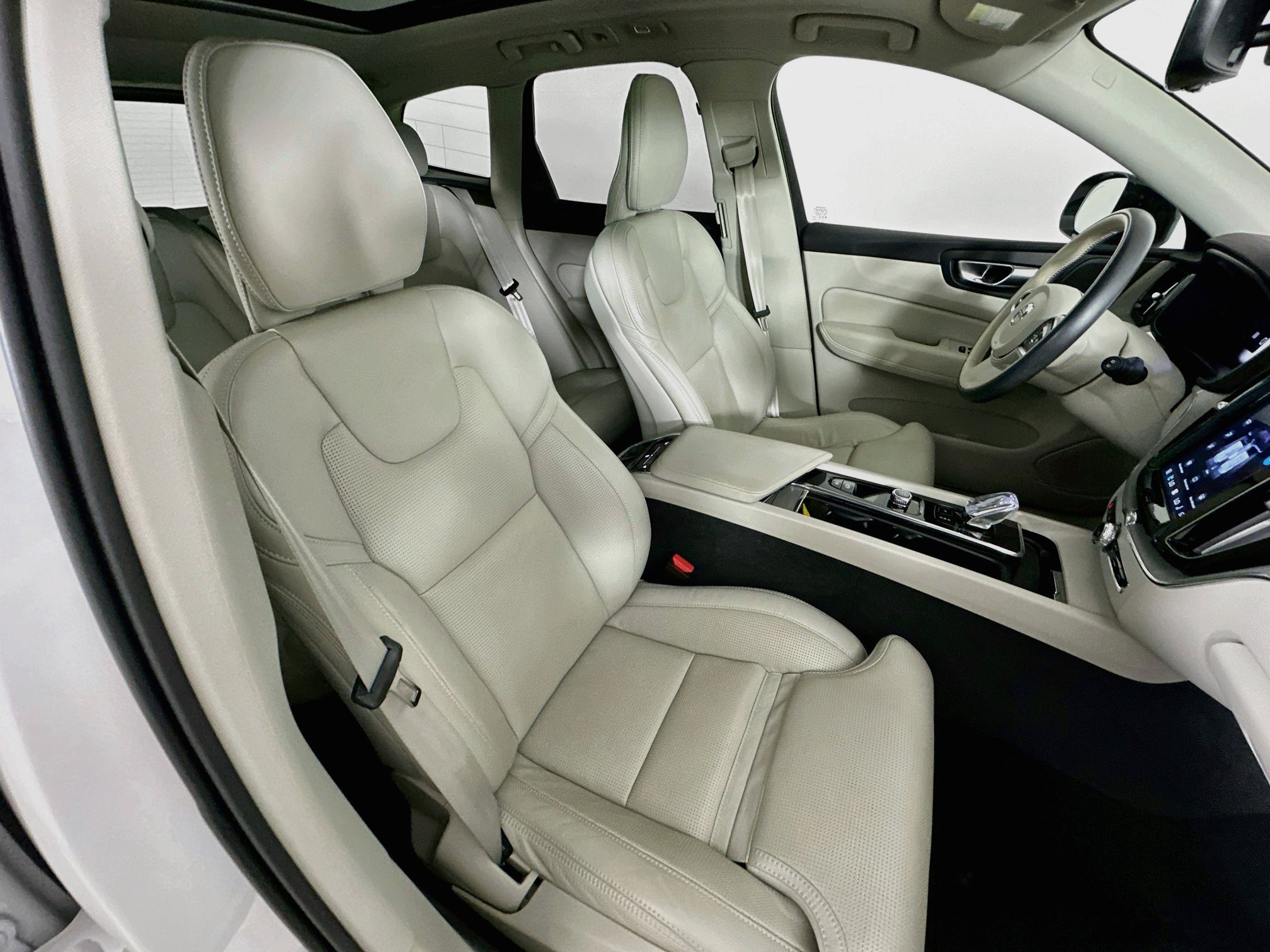 Used 2024 Volvo XC60 B5 Ultimate w/ Climate Package AWD/4WD image 33