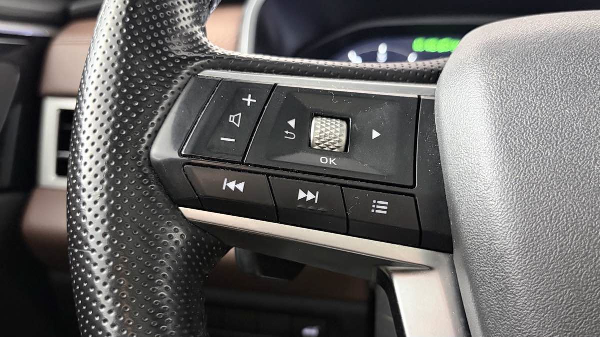 Used 2025 Mitsubishi Outlander SEL AWD/4WD image 18