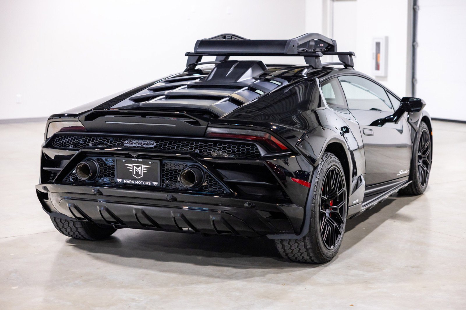 Used 2024 Lamborghini Huracan Sterrato AWD/4WD image 9