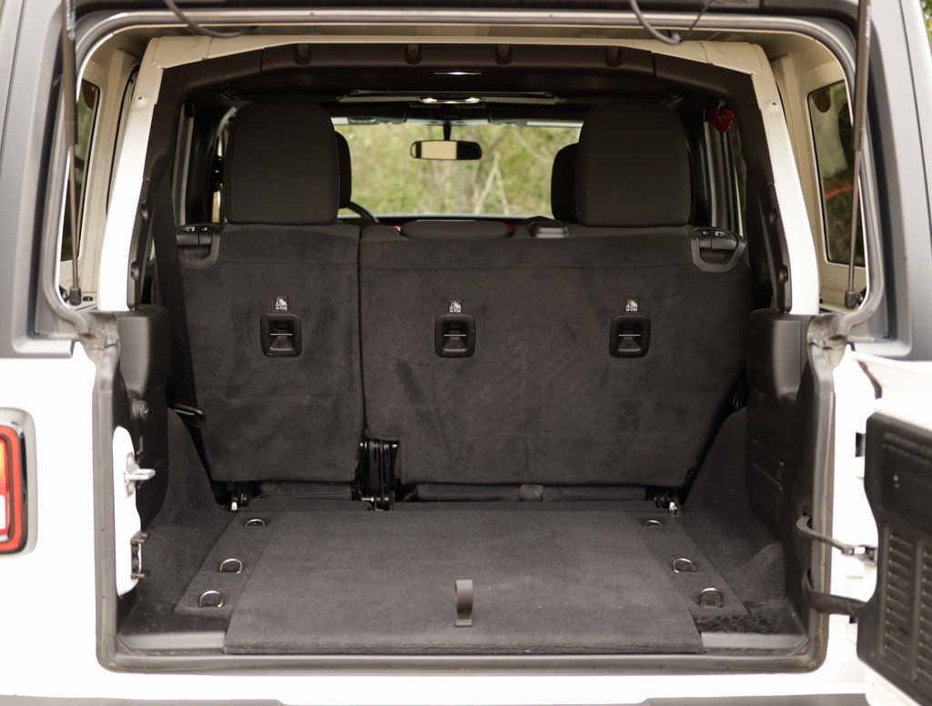 Used 2021 Jeep Wrangler Unlimited Rubicon w/ Cold Weather Group image 27