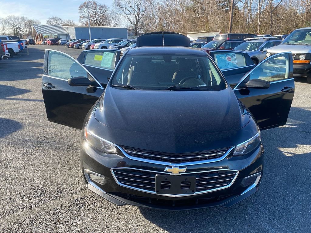 Used 2018 Chevrolet Malibu LS image 29