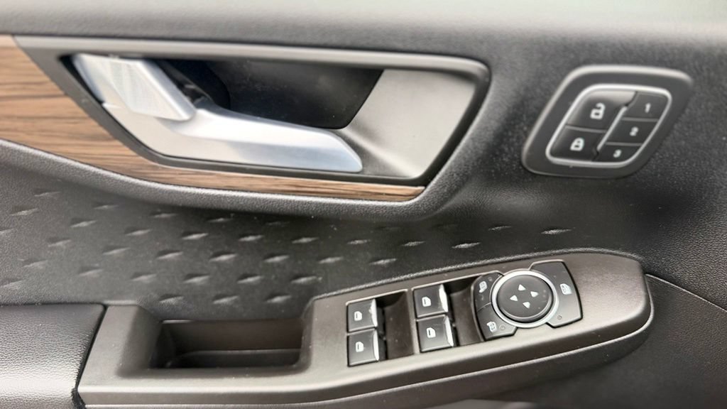 Used 2020 Ford Escape Titanium AWD/4WD image 20