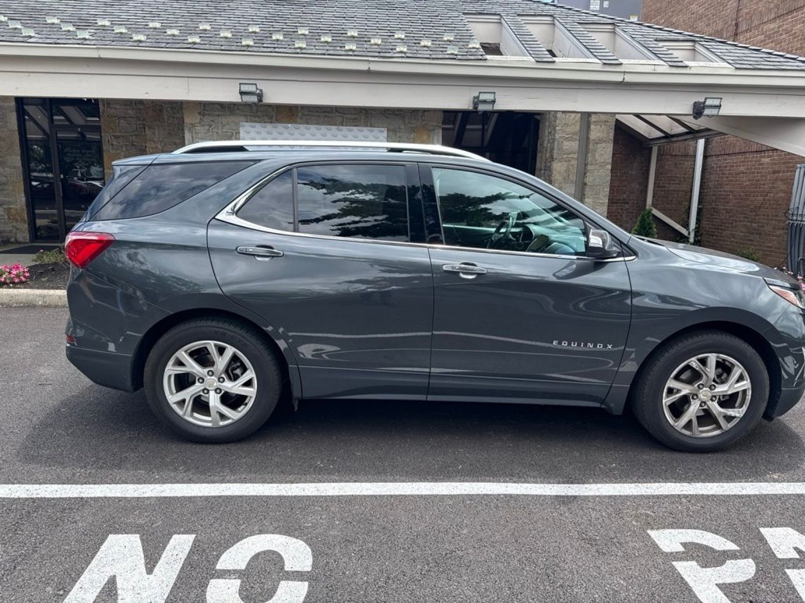 Used 2018 Chevrolet Equinox Premier FWD image 6