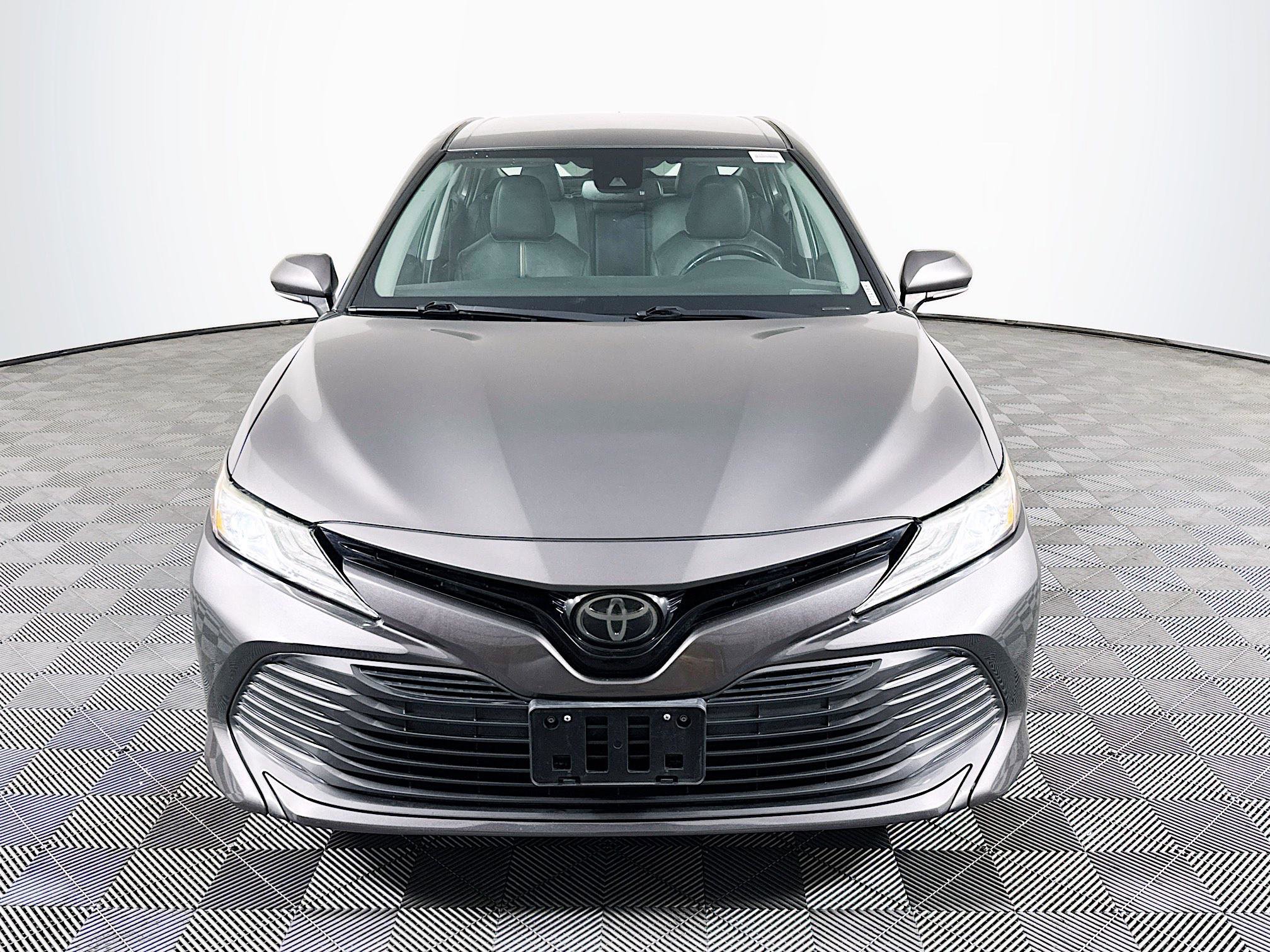 Used 2019 Toyota Camry XLE image 2