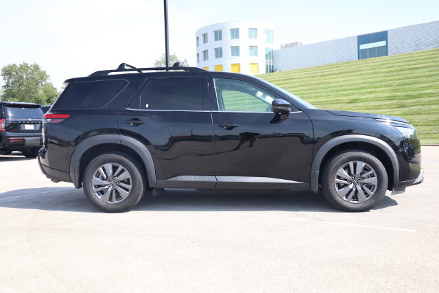 Used 2024 Nissan Pathfinder SV AWD/4WD image 4