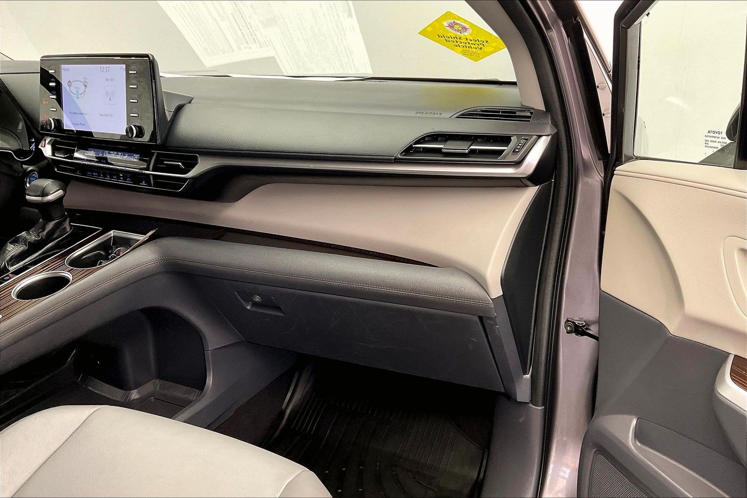 Used 2023 Toyota Sienna XLE FWD image 16