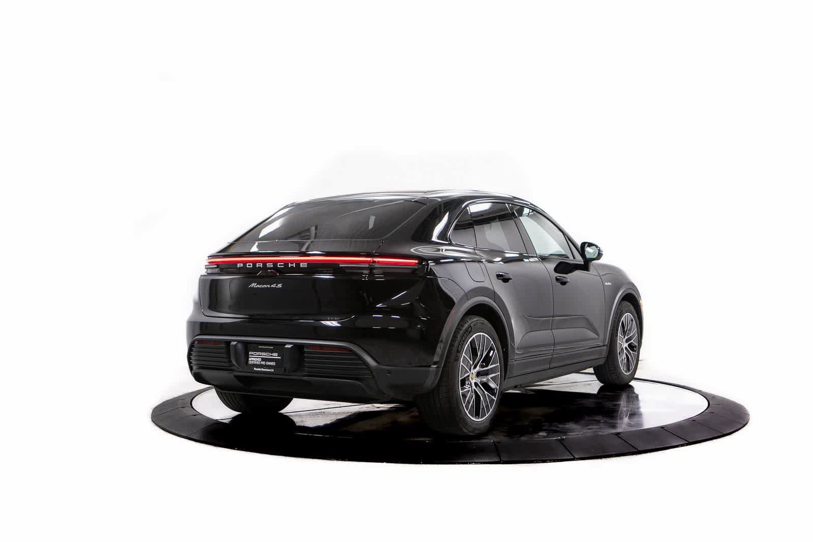 Certified 2025 Porsche Macan 4S Electric AWD/4WD image 7