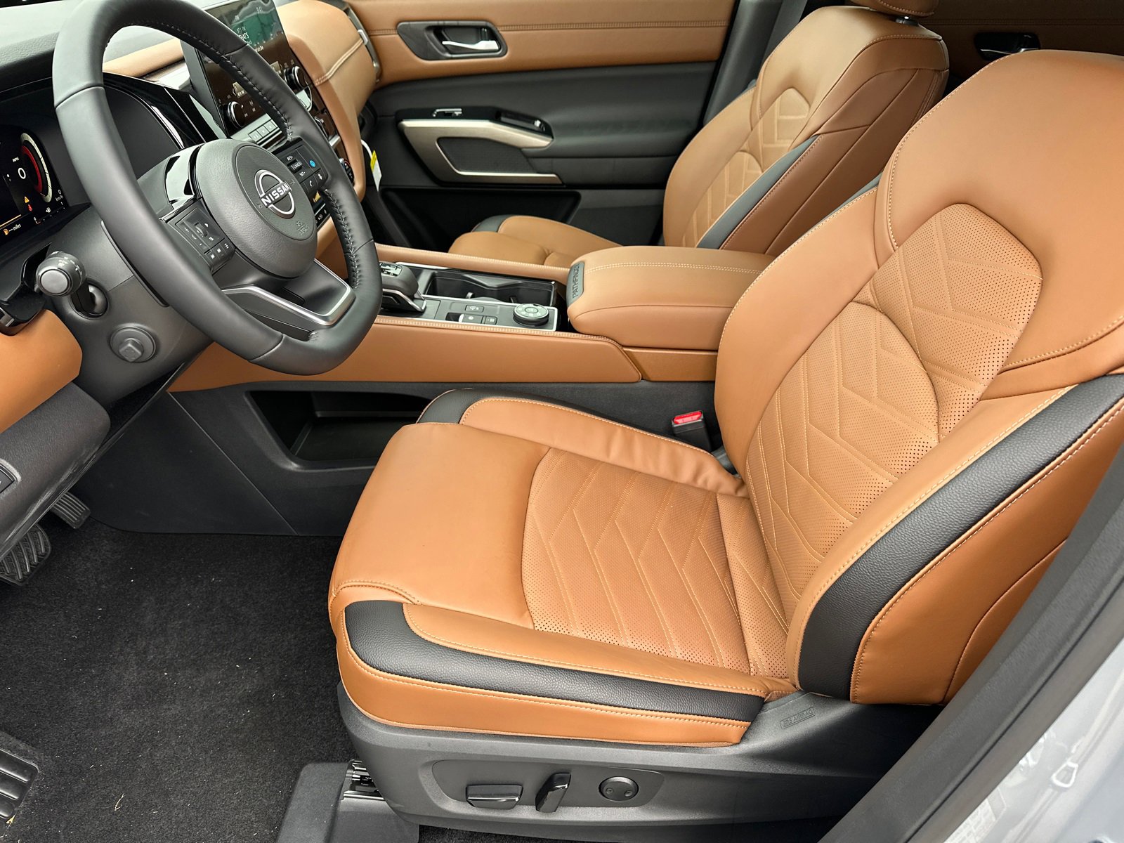 New 2025 Nissan Pathfinder Platinum w/ Lighting Package (N92) image 9