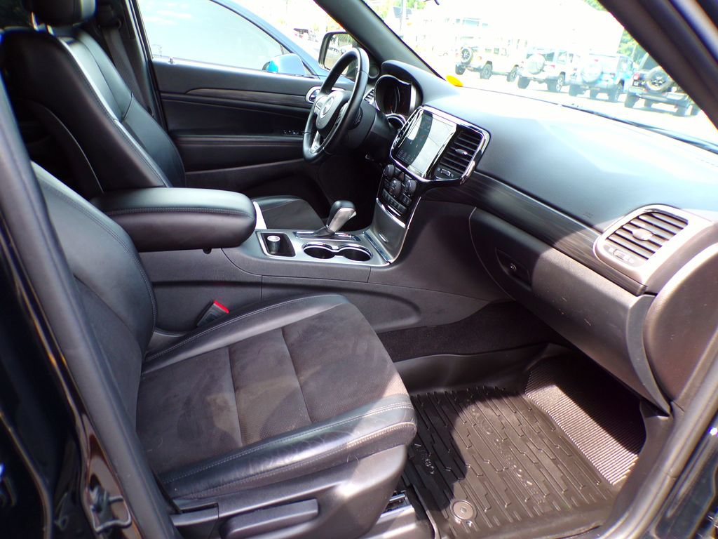 Used 2021 Jeep Grand Cherokee Laredo X AWD/4WD image 6