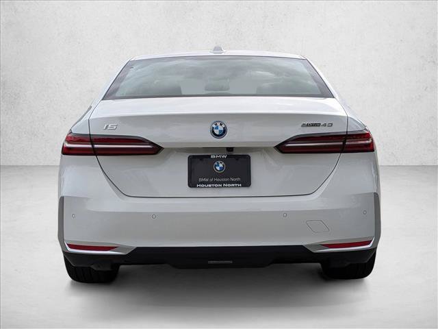 Used 2026 BMW i5 eDrive40 w/ Premium Package RWD image 7