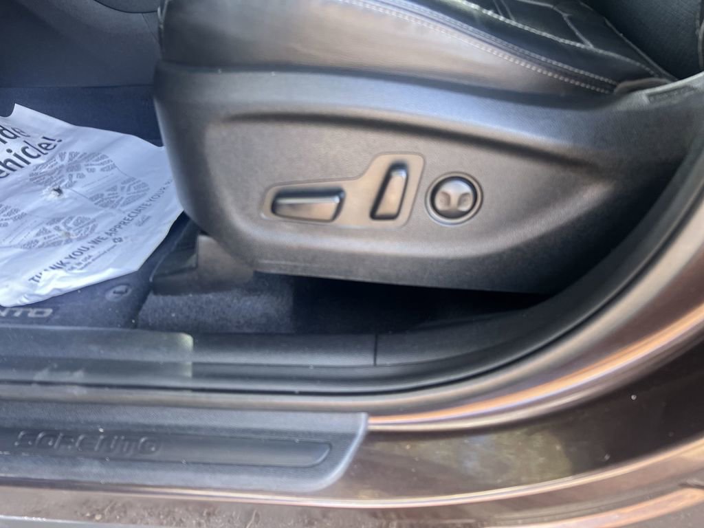 Used 2017 Kia Sorento EX image 13