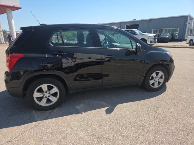Used 2020 Chevrolet Trax LS FWD image 27