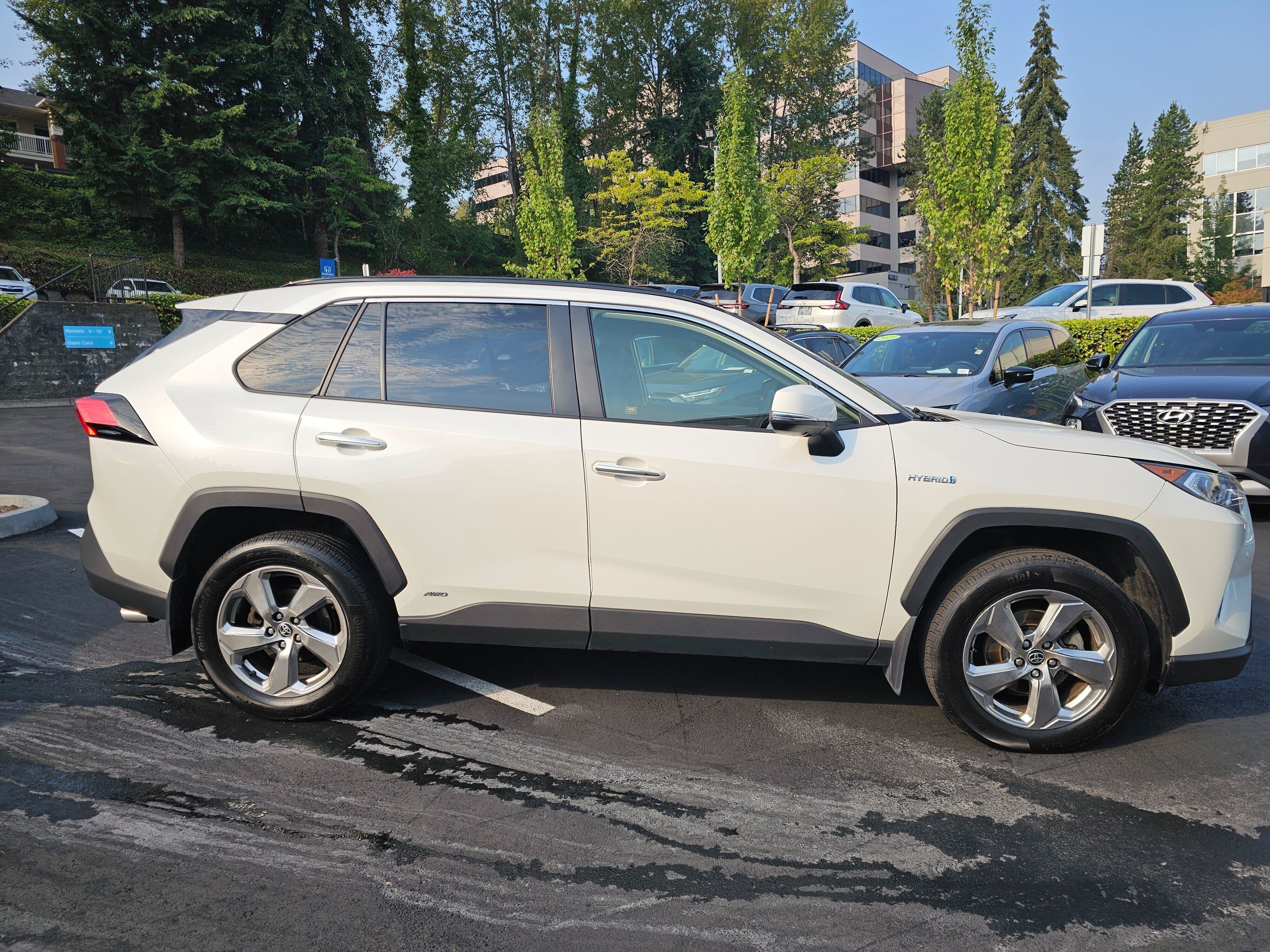 Used 2020 Toyota RAV4 Limited AWD/4WD image 8