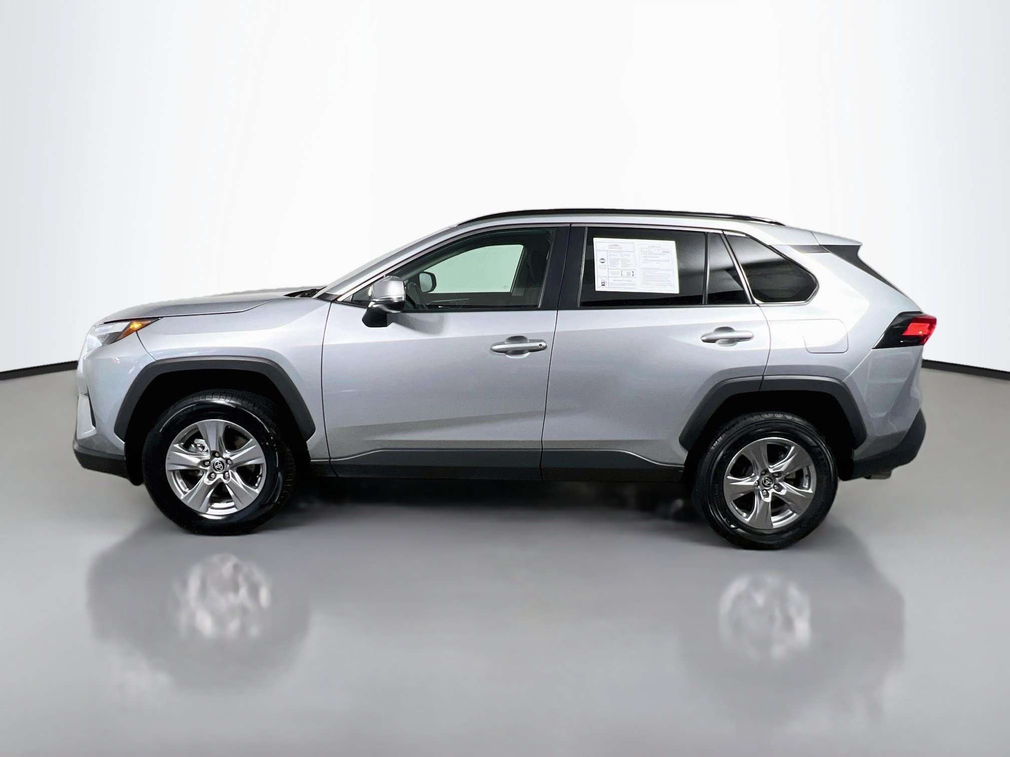 Used 2025 Toyota RAV4 XLE FWD image 9