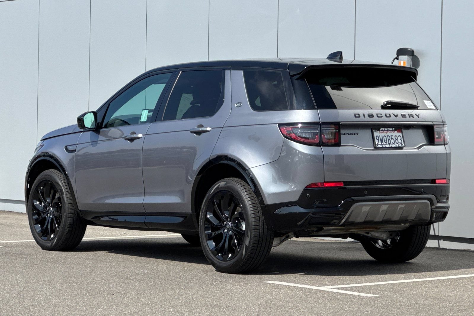 Certified 2025 Land Rover Discovery Sport Dynamic SE AWD/4WD image 3