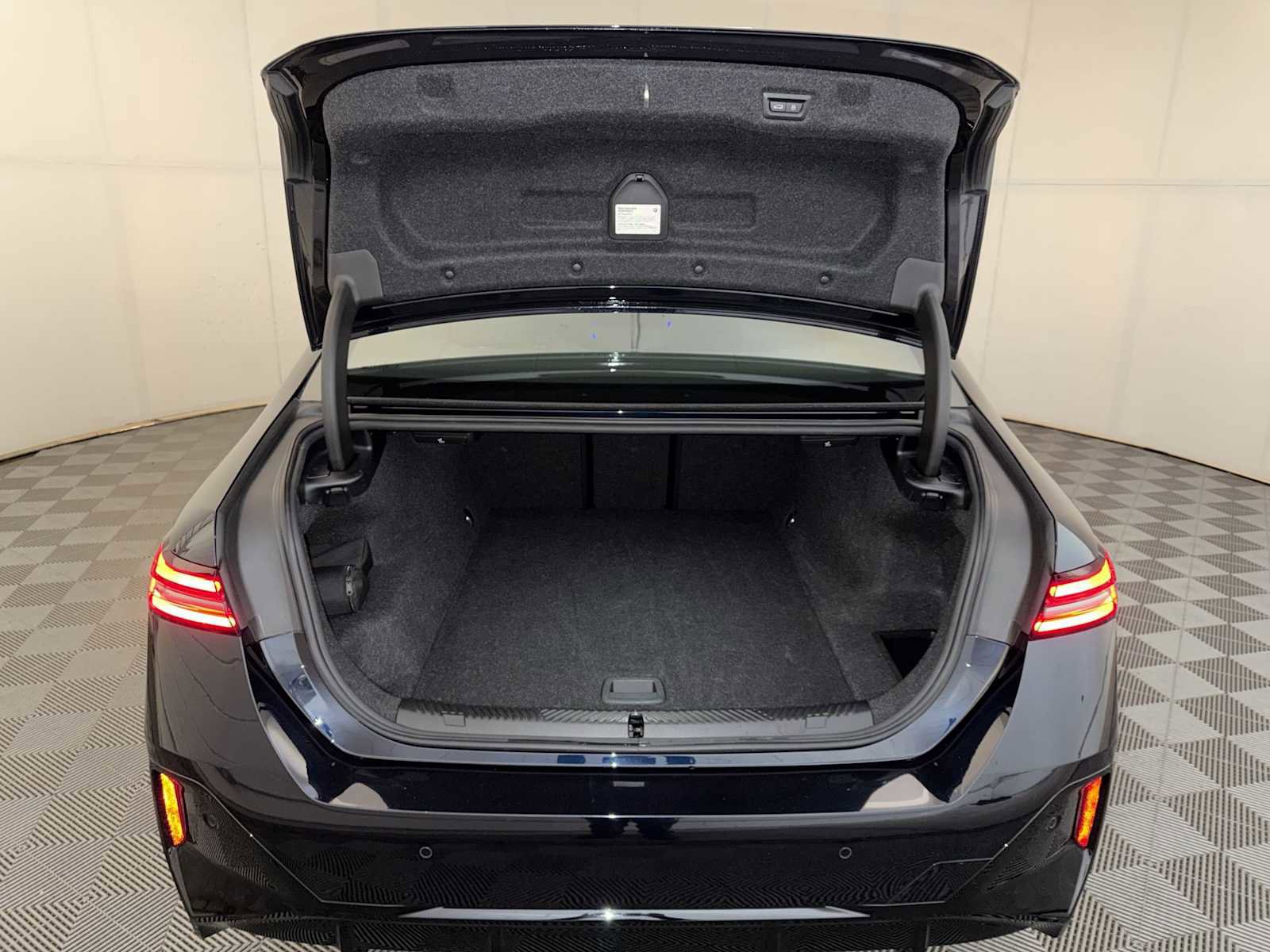 Used 2024 BMW i5 M60 w/ Premium Package image 23