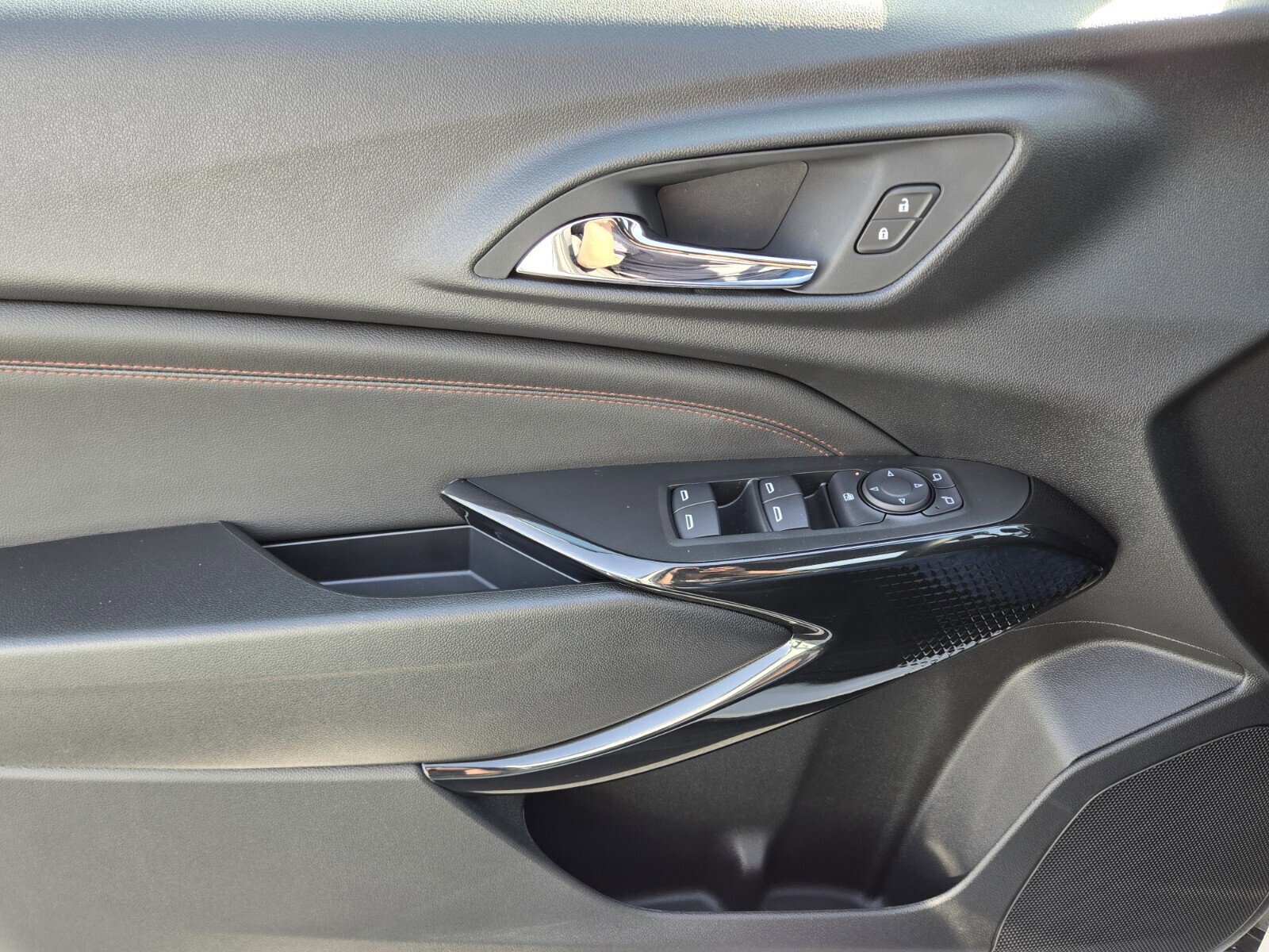 New 2026 Chevrolet Trax RS image 12