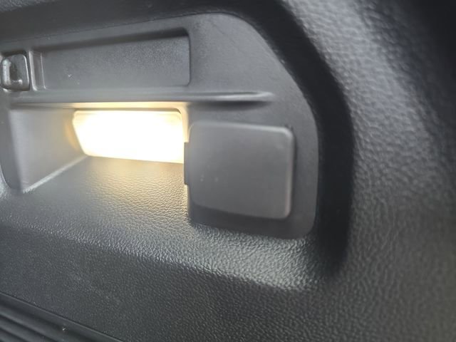 Used 2023 Ford Explorer XLT w/ Equipment Group 202A RWD image 9