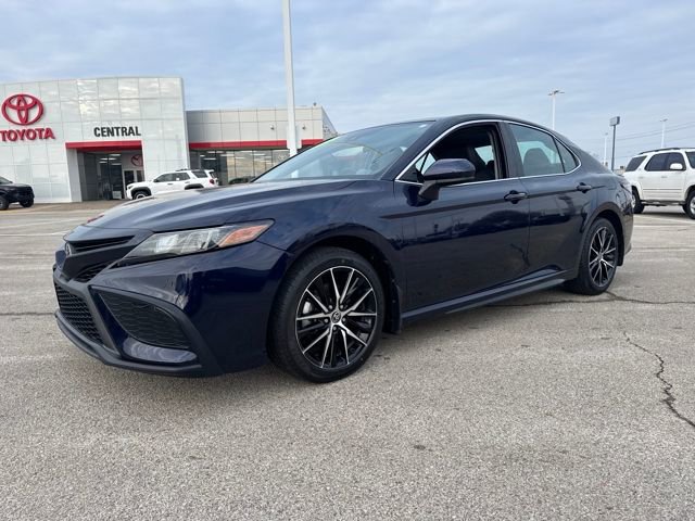 Used 2021 Toyota Camry SE image 2