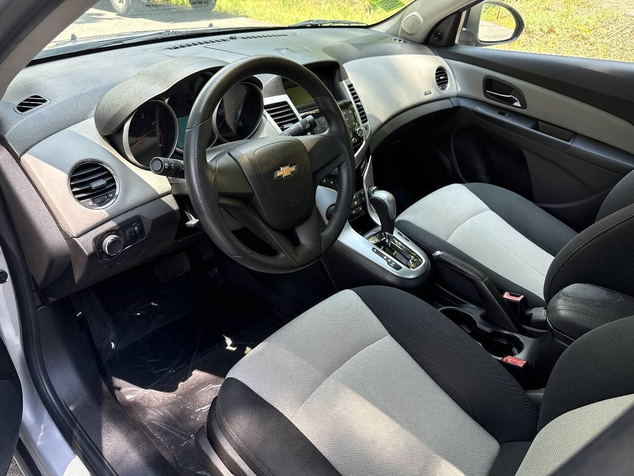 Used 2011 Chevrolet Cruze LS FWD image 11