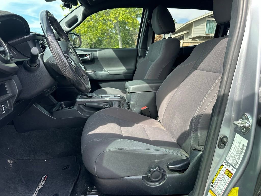 Used 2018 Toyota Tacoma TRD Sport w/ Technology Package image 9