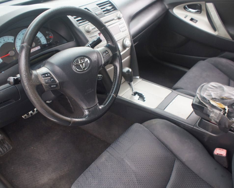 Used 2011 Toyota Camry SE w/ SE Extra-Value Pkg #1 FWD image 9