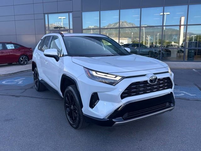 Used 2025 Toyota RAV4 SE w/ Convenience Package AWD/4WD image 3