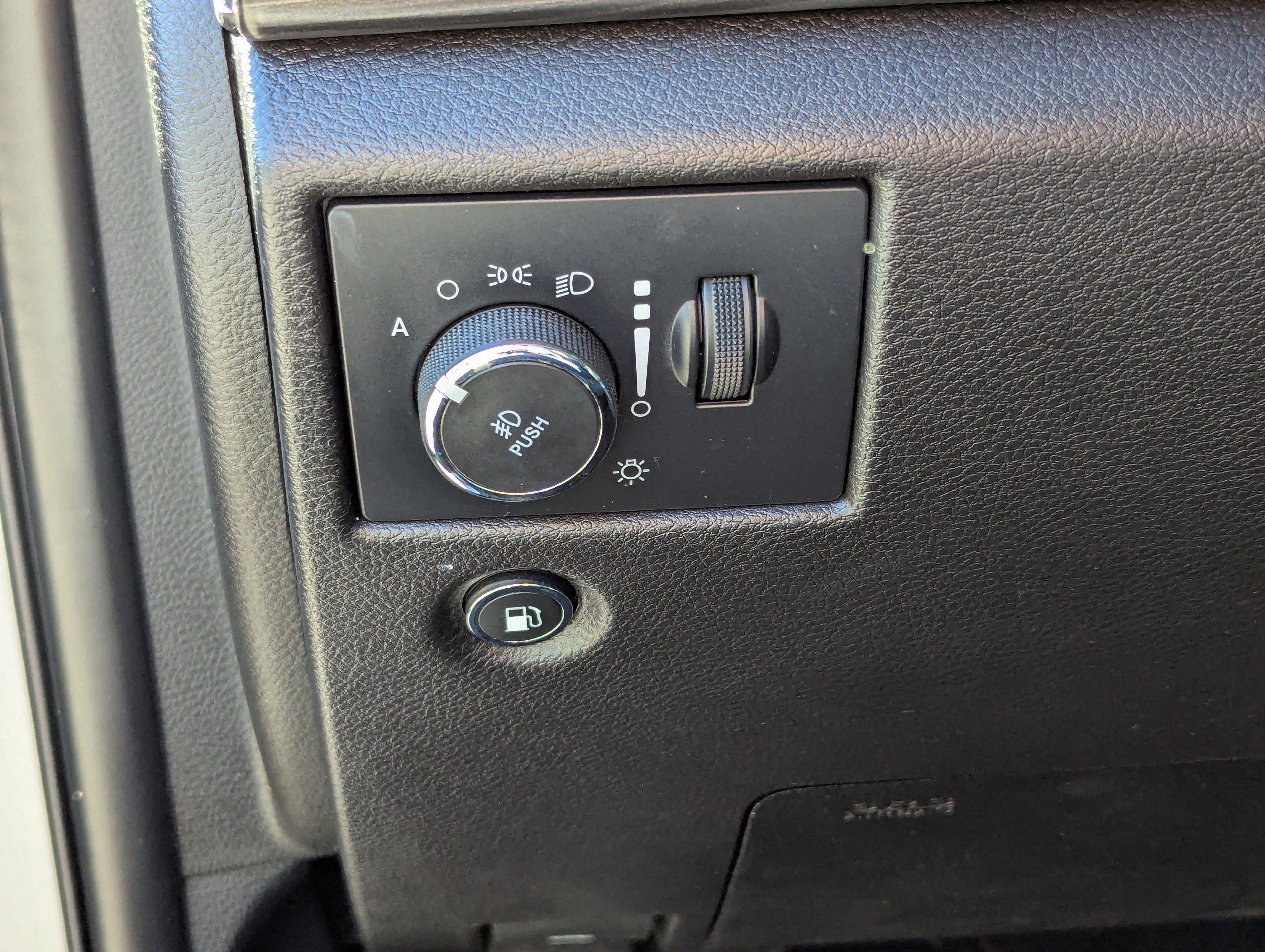 Used 2021 Jeep Grand Cherokee Laredo X image 18