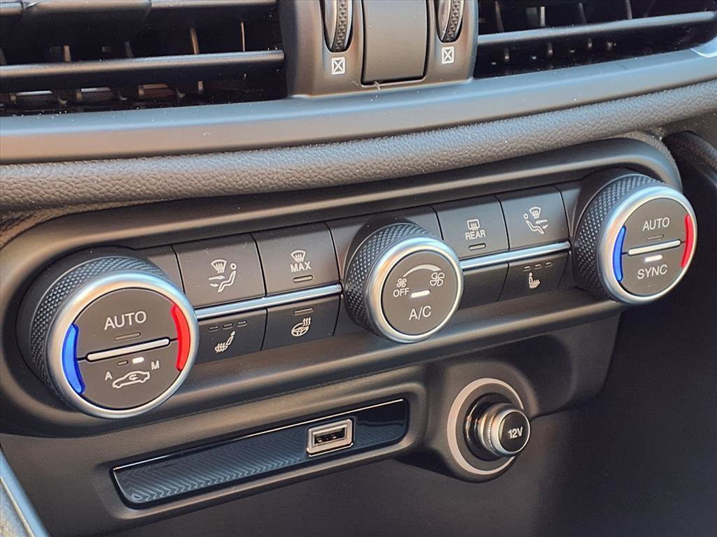 New 2025 Alfa Romeo Giulia w/ Driving Assist Package image 15