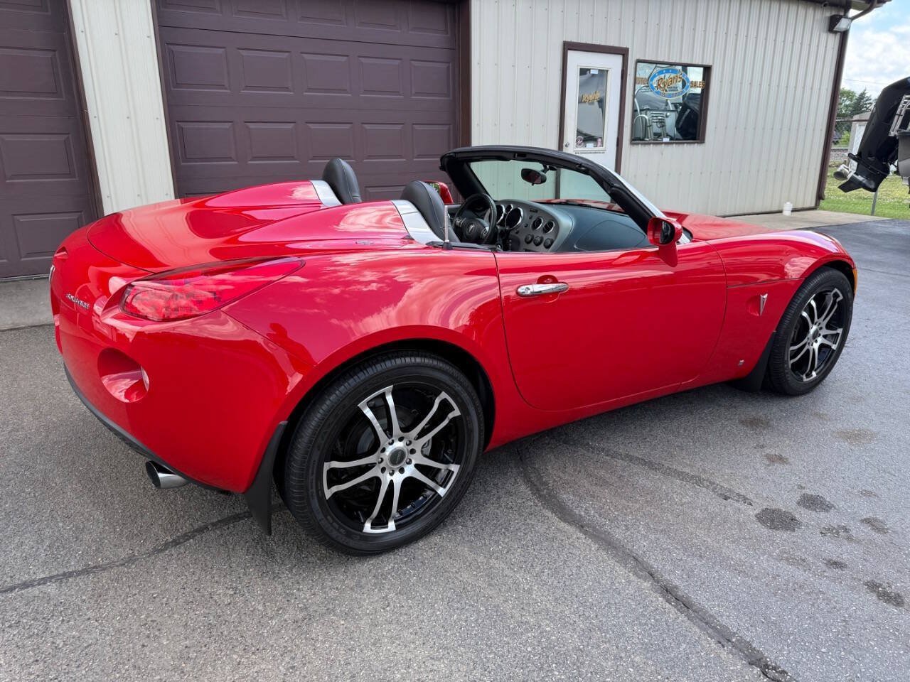 Used 2006 Pontiac Solstice Convertible w/ Premium Package RWD image 6