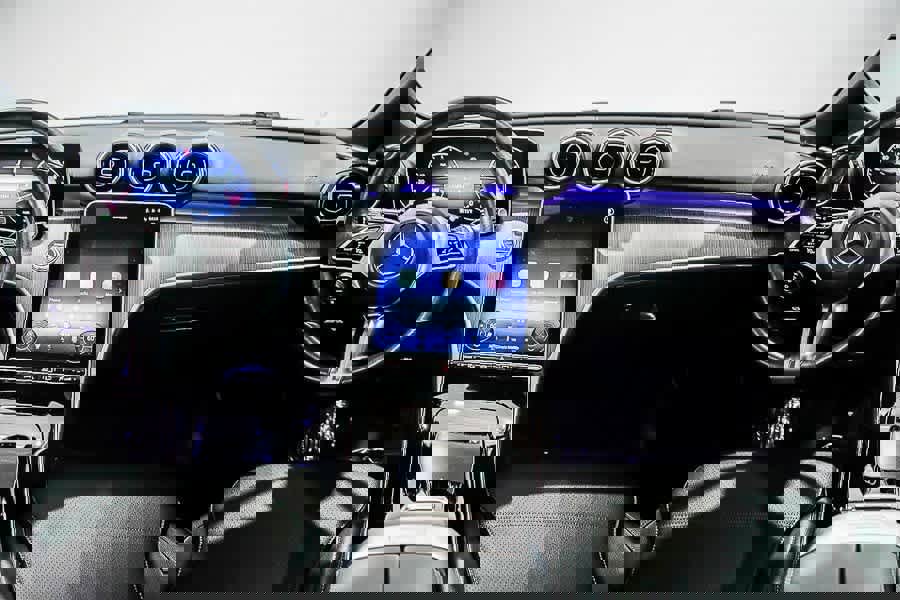 Used 2025 Mercedes-Benz C 300 Sedan image 12