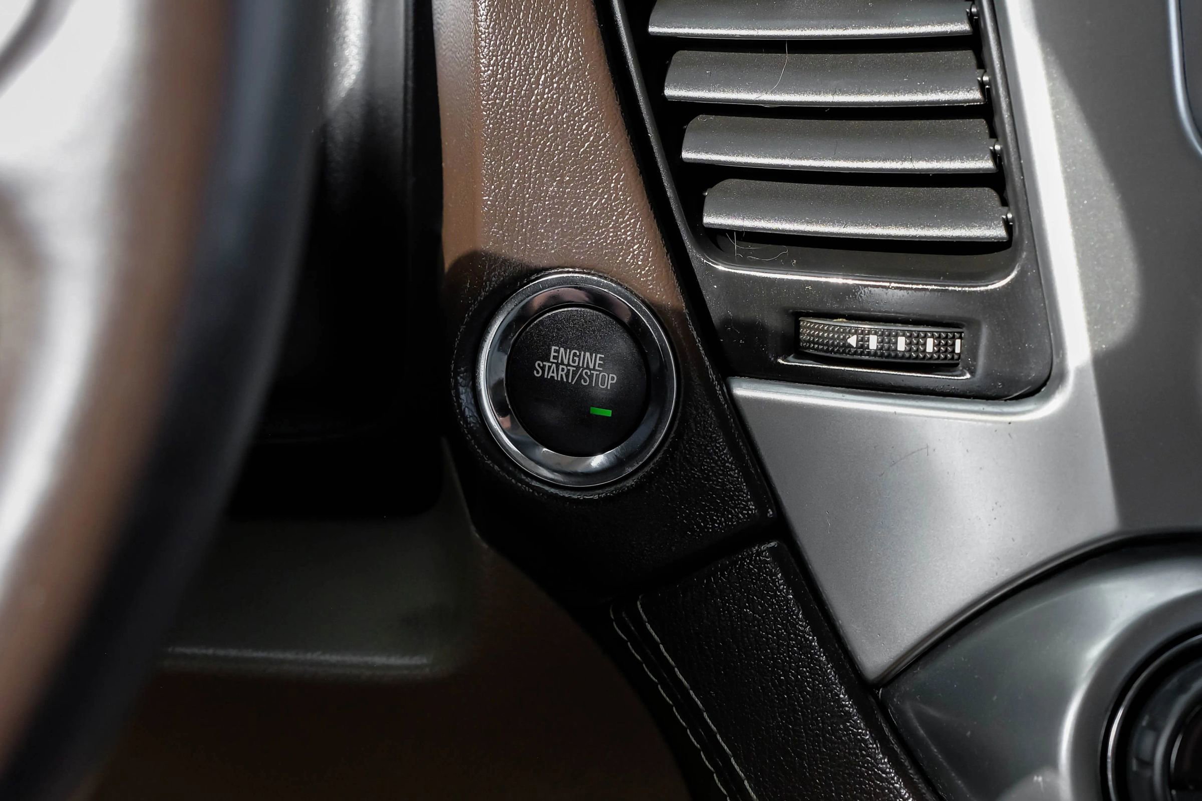 Used 2015 Chevrolet Suburban LTZ image 27